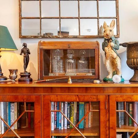 شقة Outstanding Antique 1Br Flat In Soho لندن المظهر الخارجي الصورة