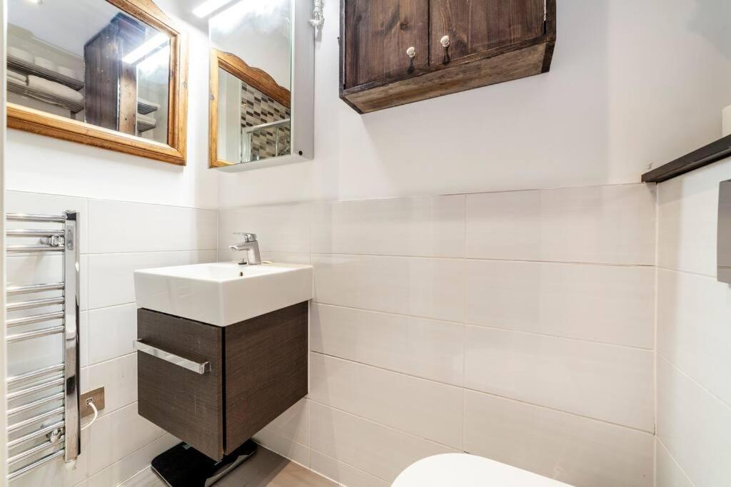 شقة Outstanding Antique 1Br Flat In Soho لندن المظهر الخارجي الصورة